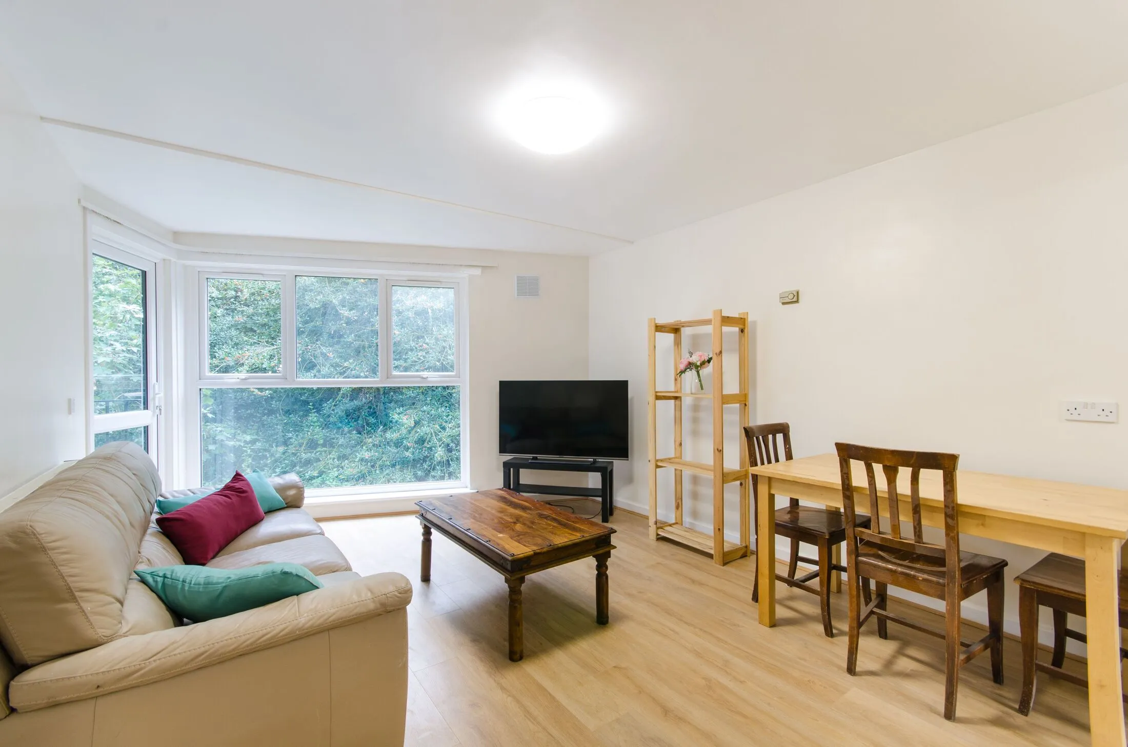 Flat Sandall Close in Greater London