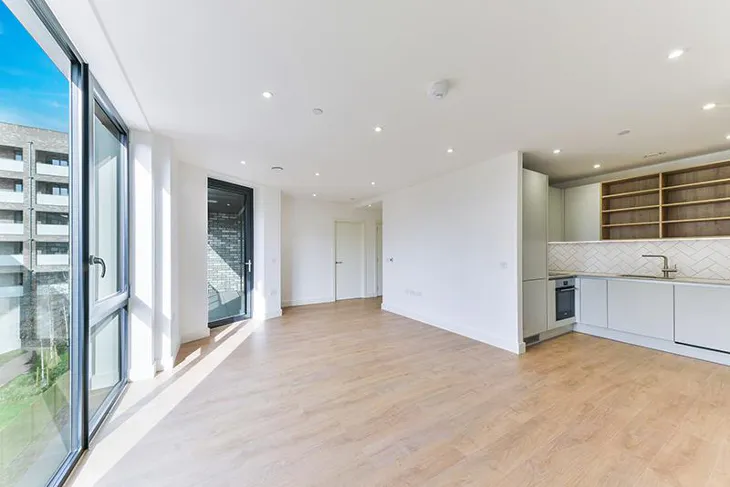 Flat New Village Avenue in Greater London