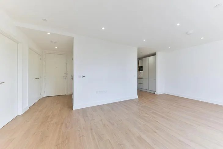 Flat New Village Avenue in Greater London
