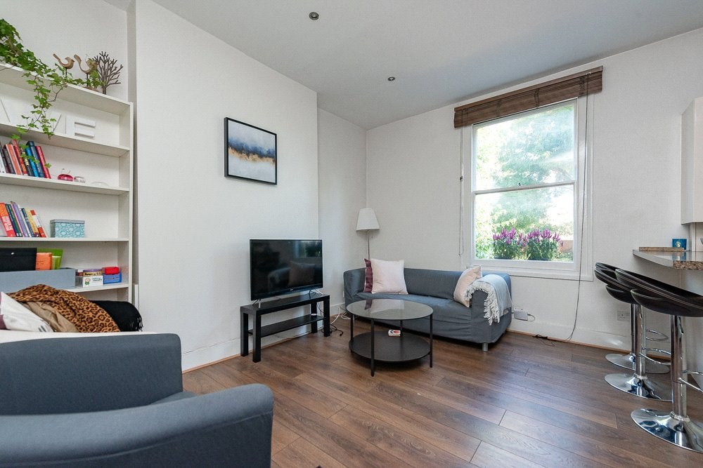 Flat Maygrove Road in Greater London