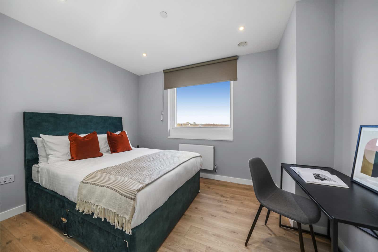 Flat Anthems Way in Greater London