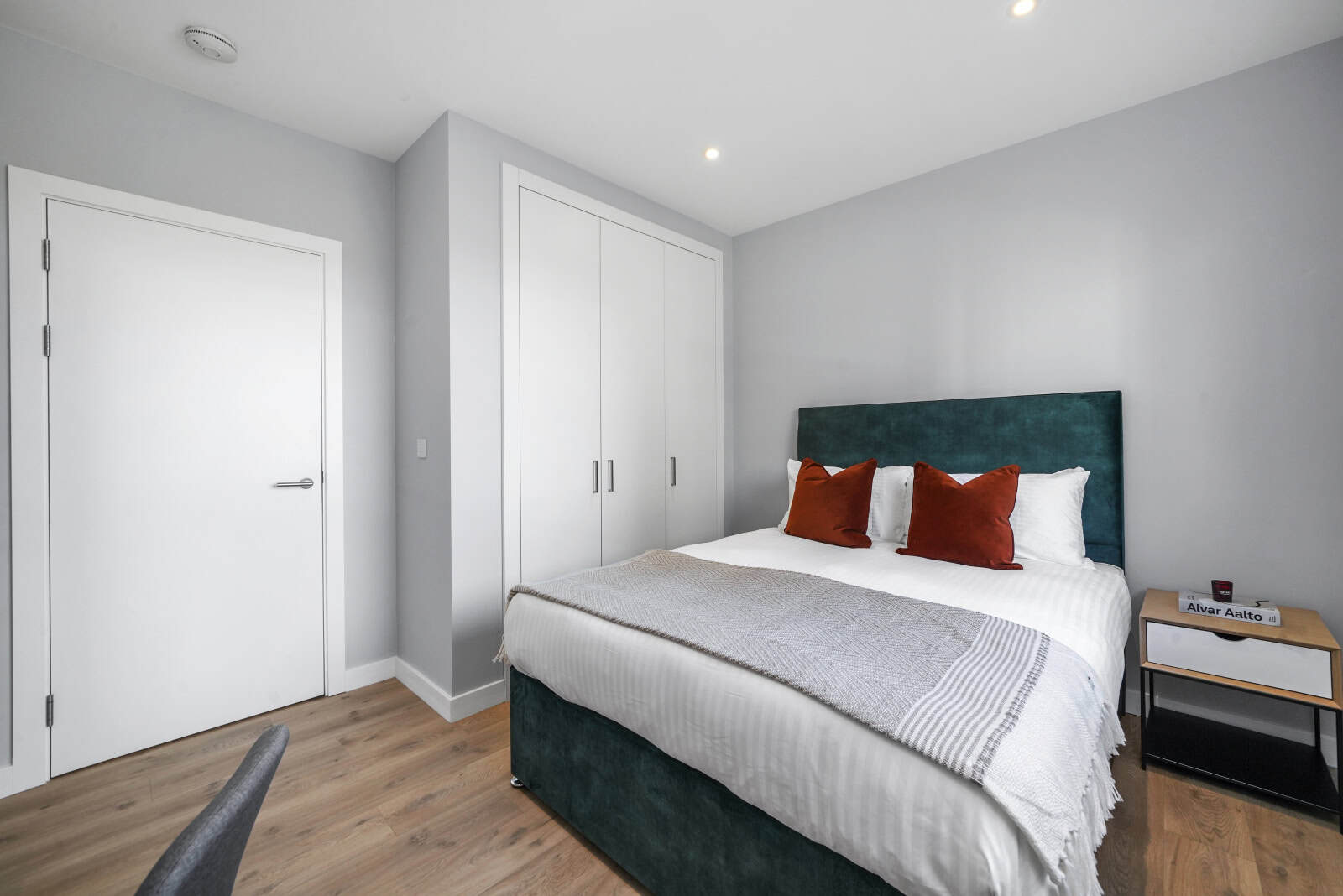 Flat Anthems Way in Greater London