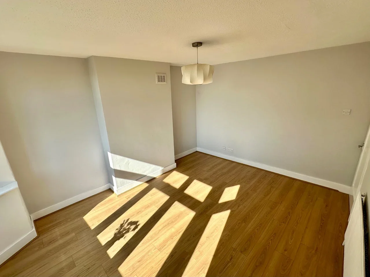 Flat Woodford New Road in Greater London