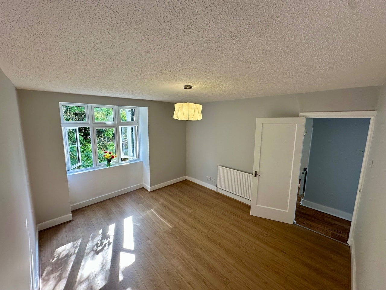 Flat Woodford New Road in Greater London