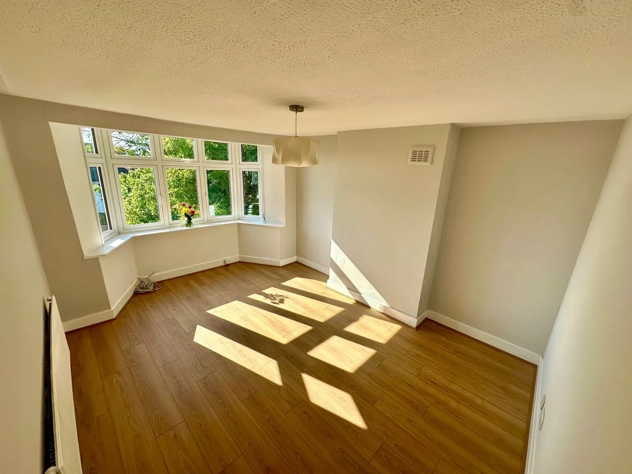 Flat Woodford New Road in Greater London