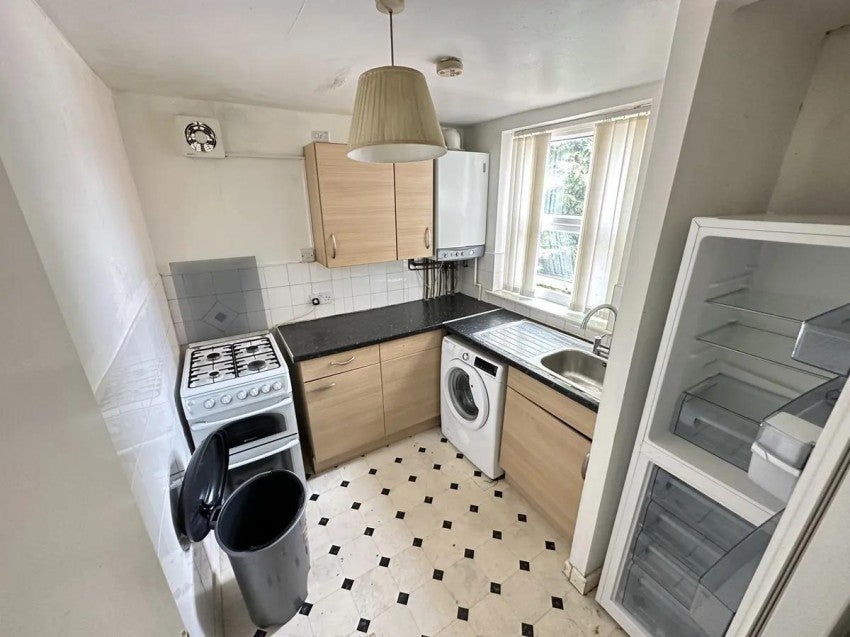 Flat Peel Grove in Manchester