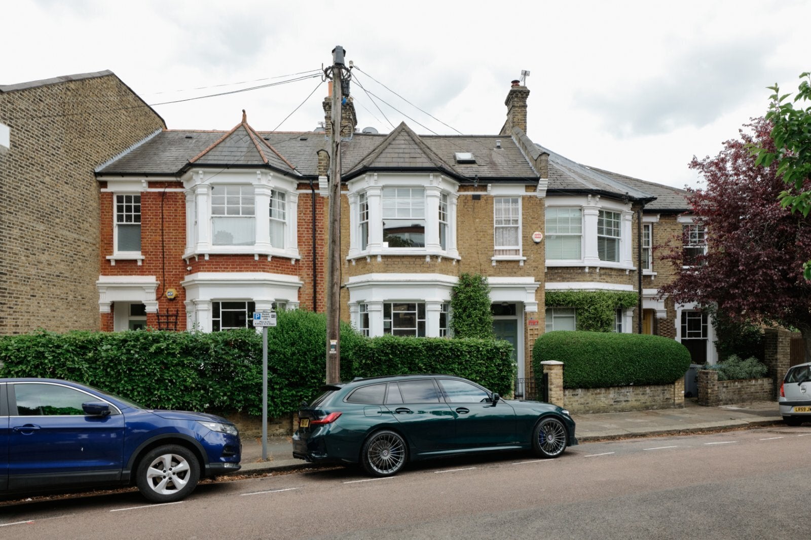 House Dunmore Road in Greater London