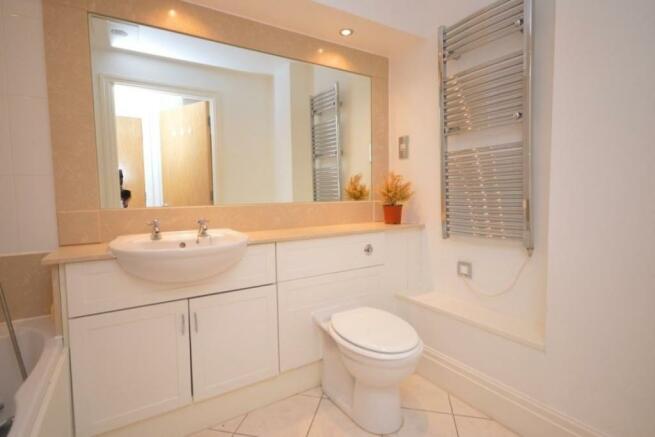 Flat Canbury Passage in Greater London