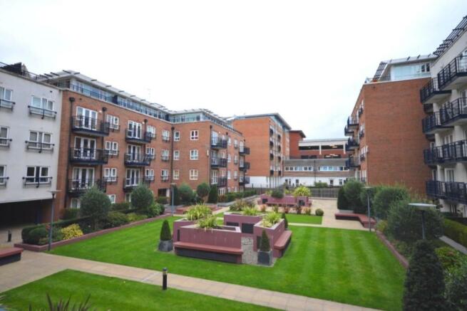 Flat Canbury Passage in Greater London