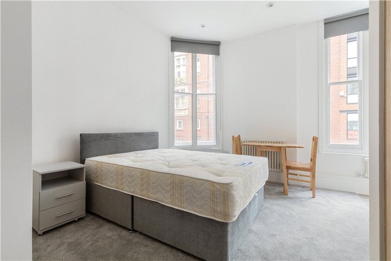 Room Fulham Road in Greater London