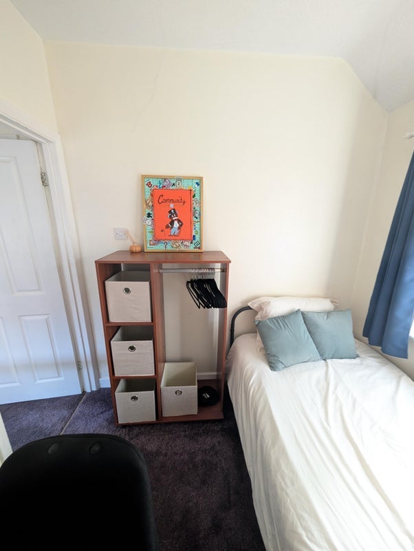Room Ayre Road in Birmingham