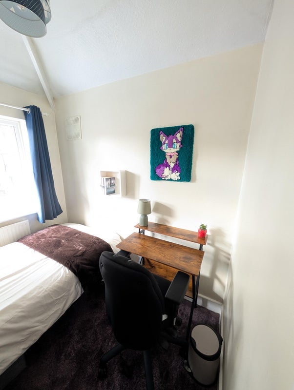 Room Ayre Road in Birmingham