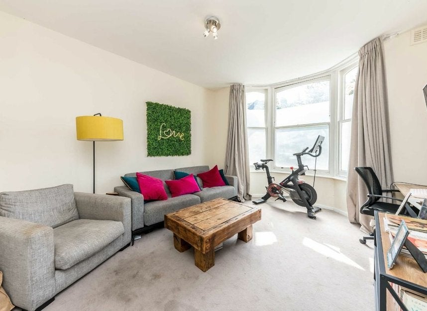Flat Dawes Road in Greater London