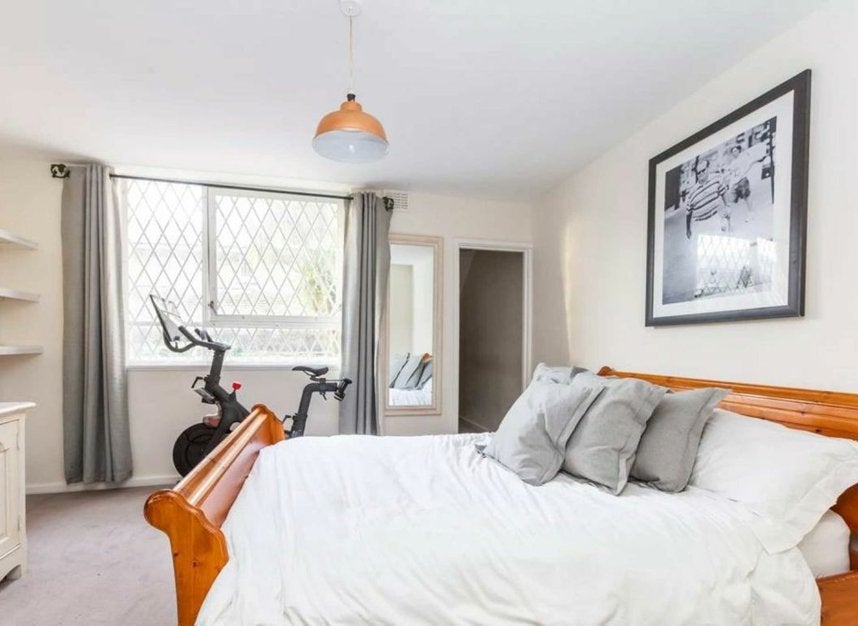 Flat Dawes Road in Greater London