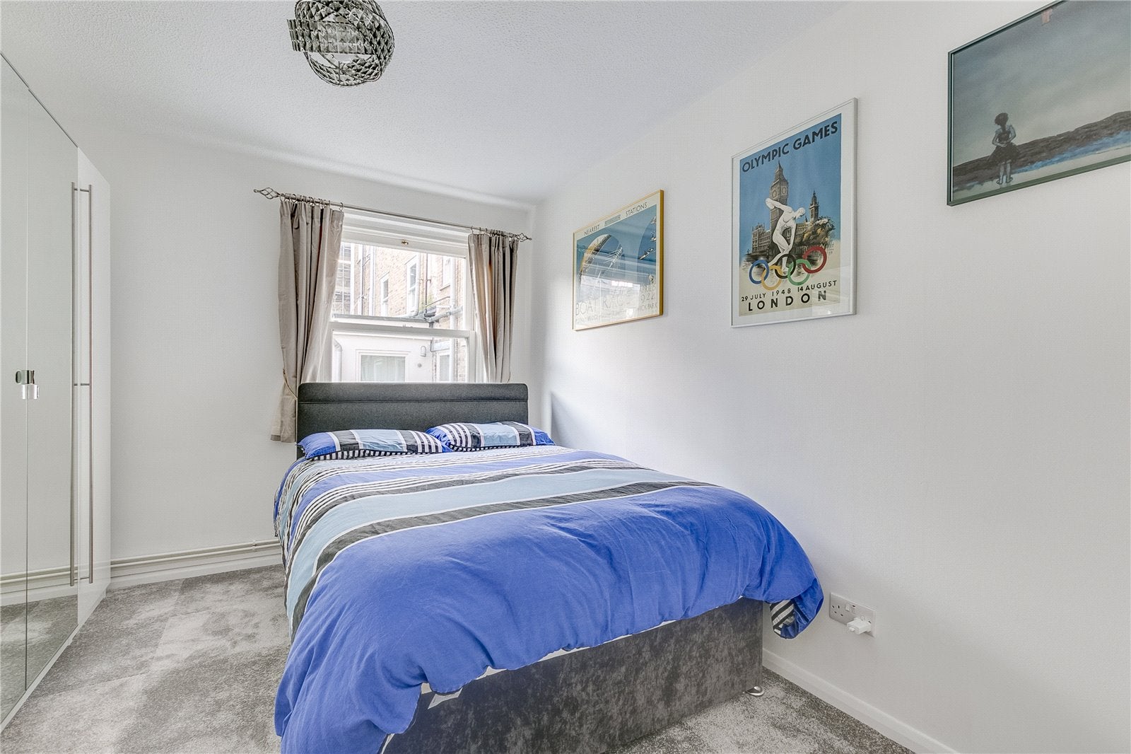 Flat Pembridge Gardens in Greater London