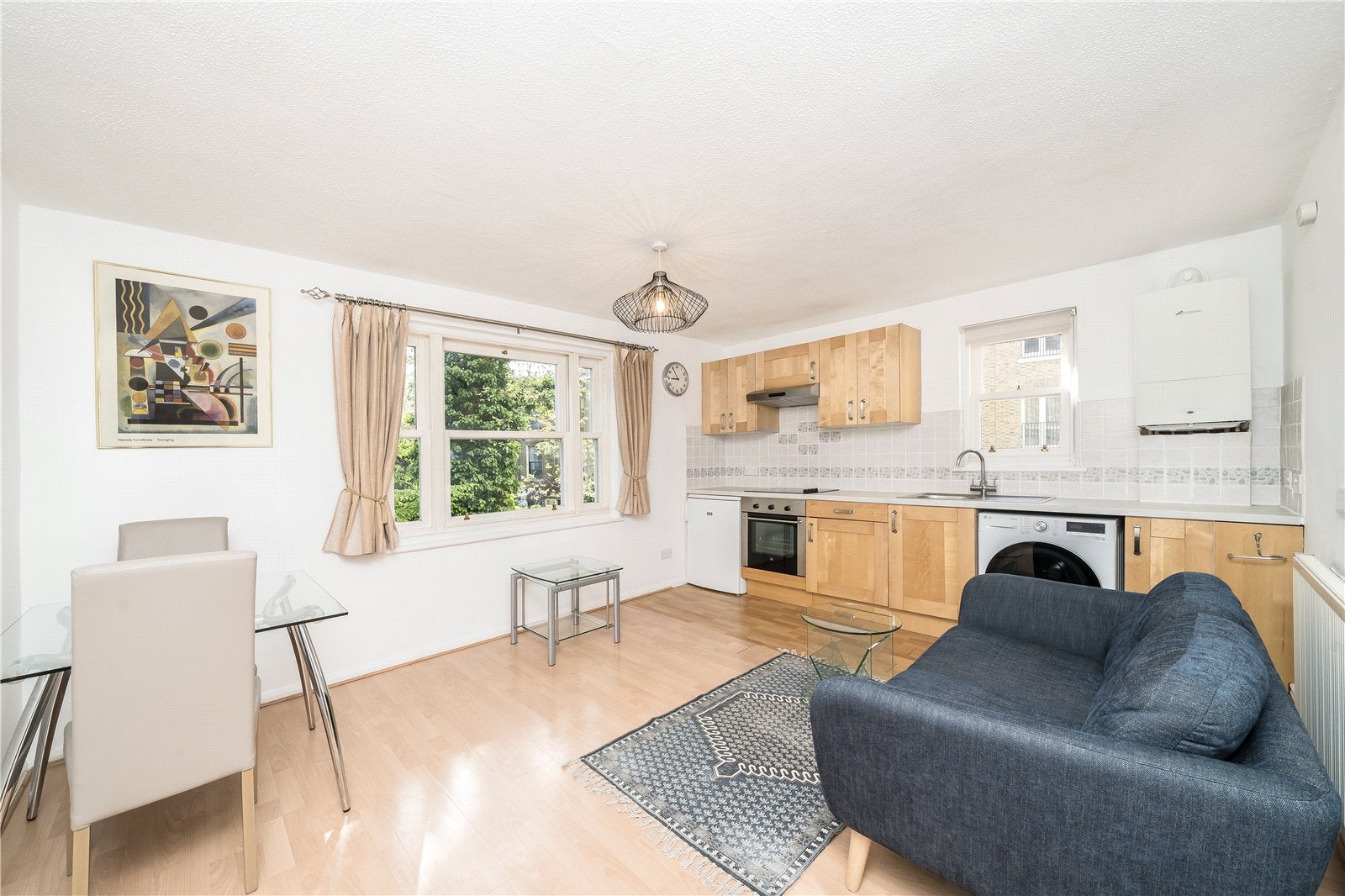 Flat Pembridge Gardens in Greater London