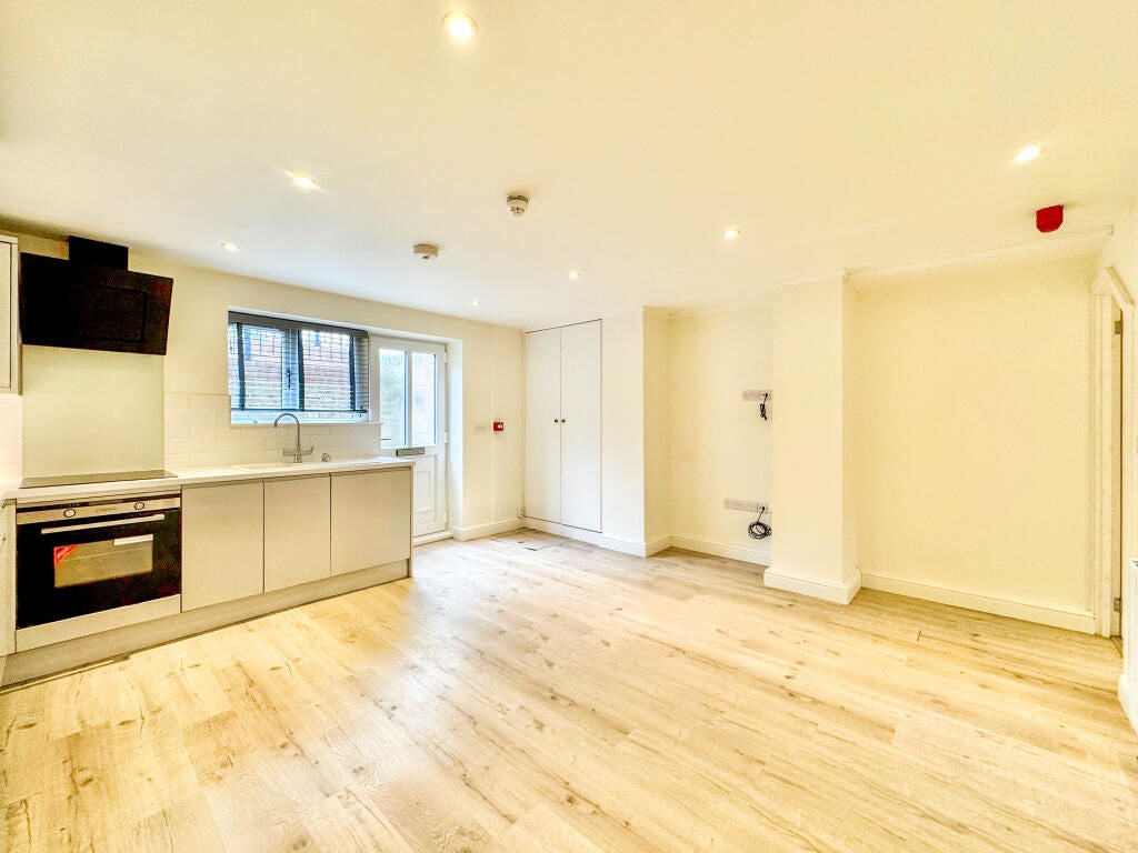 Flat Holyhead Road in Wellington