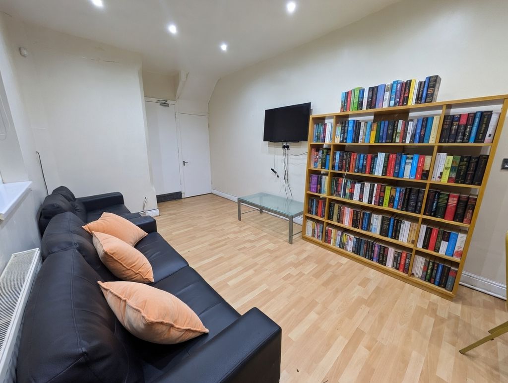 Room Harrington Drive in Nottingham