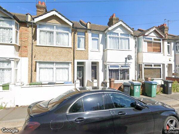 Room Southsea Avenue in Watford