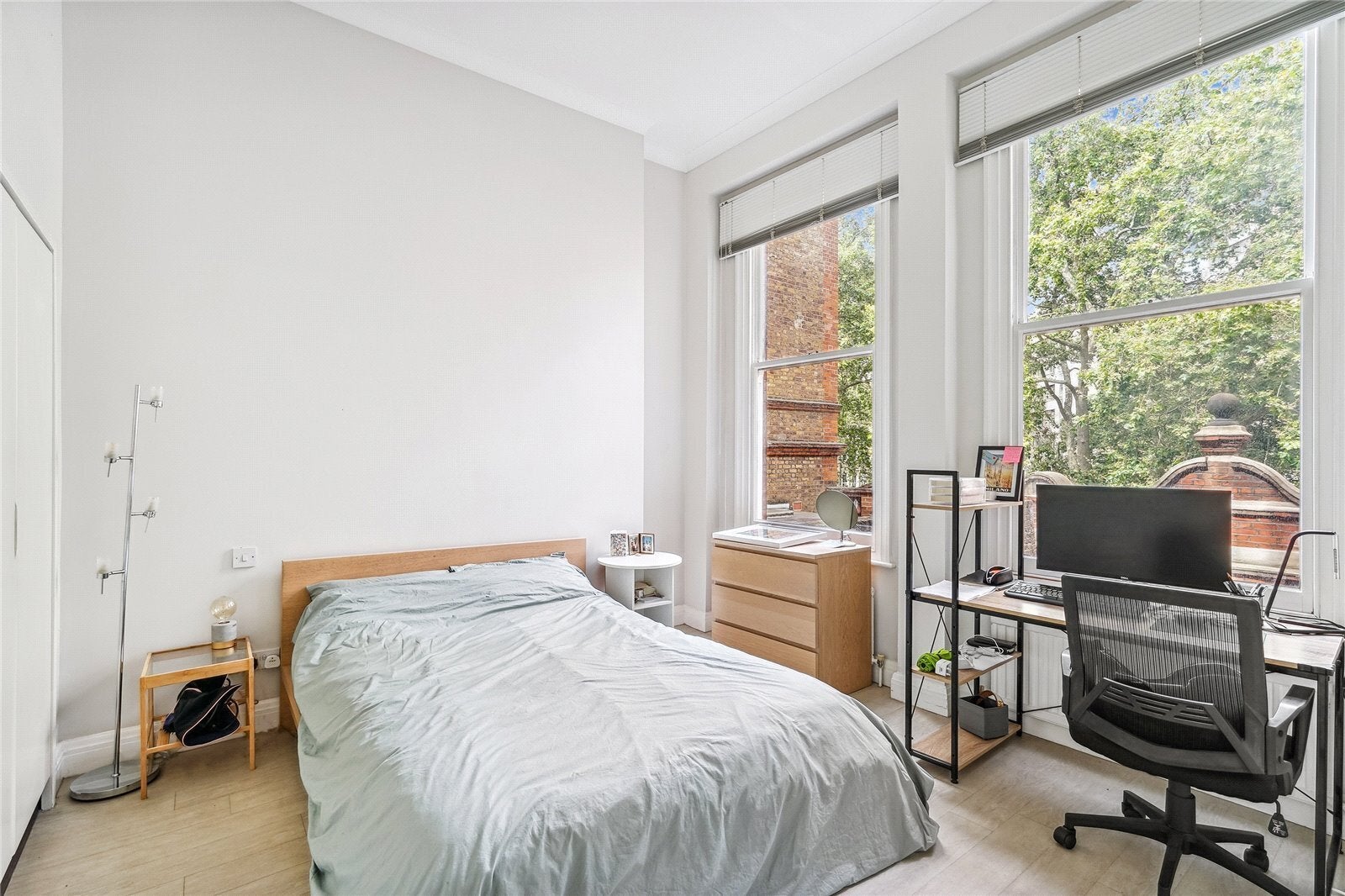 Flat Courtfield Road in Greater London