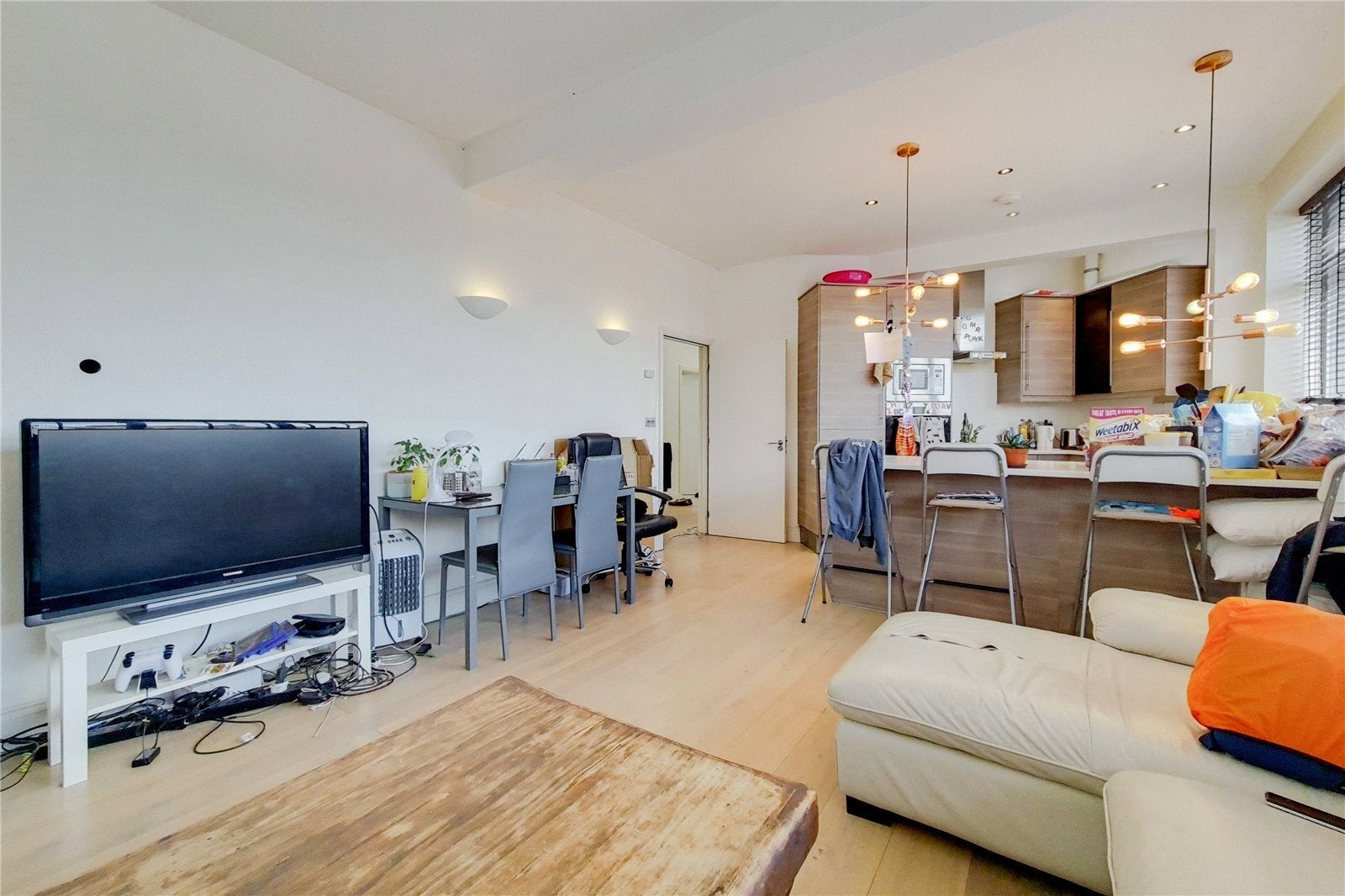 Flat Villiers Road in Greater London
