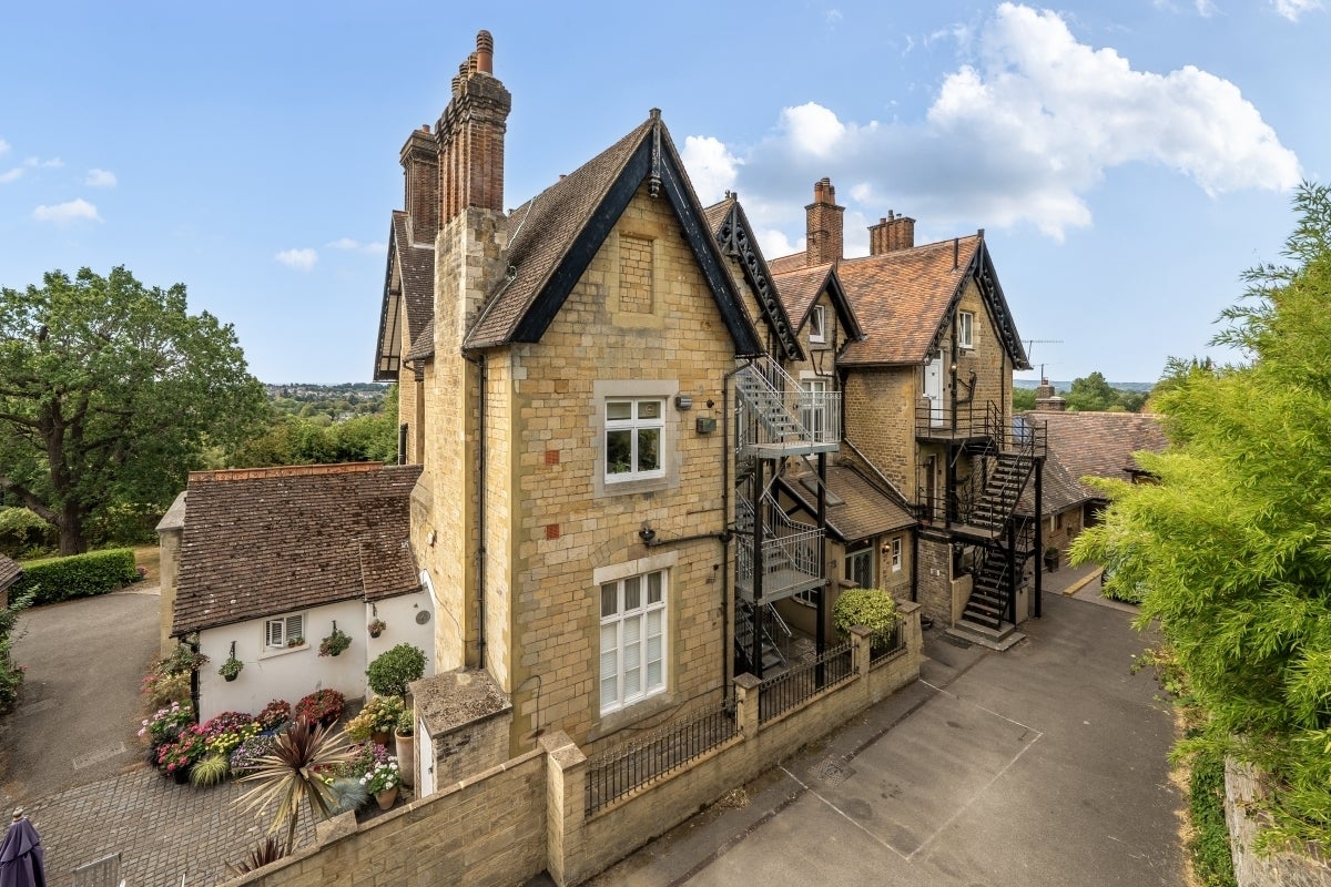 Flat Raglan Road in Reigate and Banstead