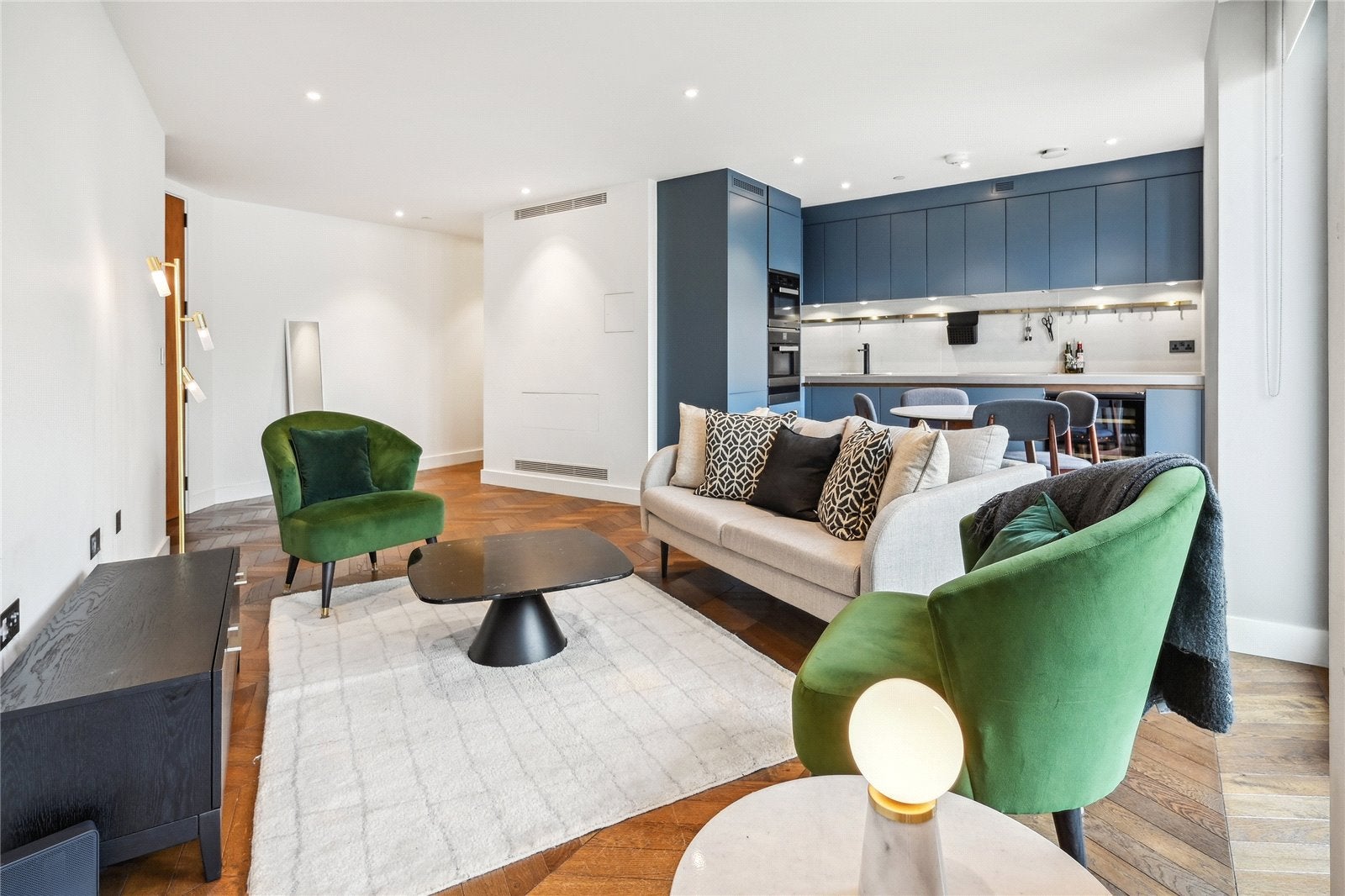 Flat Parker Street in Greater London