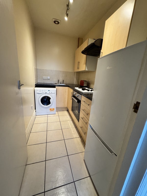 Flat Uxbridge Road in Greater London