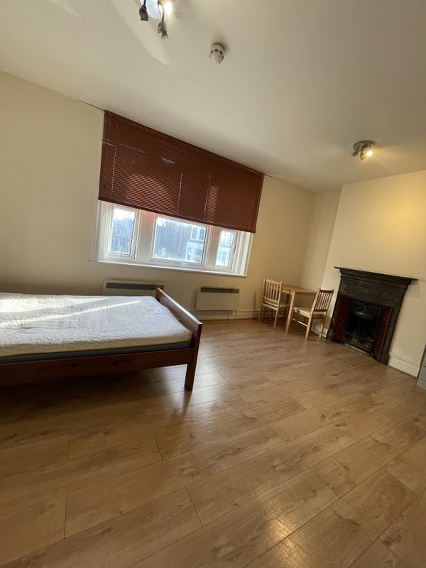 Flat Uxbridge Road in Greater London