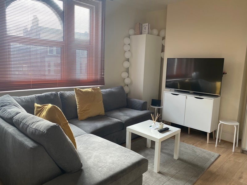 Flat Uxbridge Road in Greater London