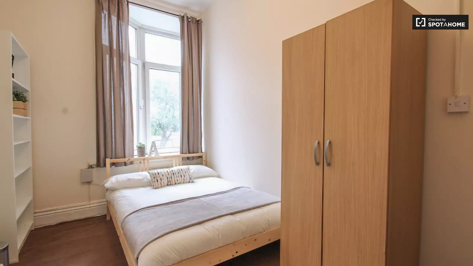 Flat Kilburn High Road in Greater London