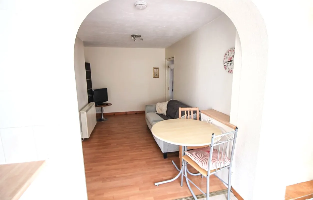 Flat Wallisdown Road in Bournemouth