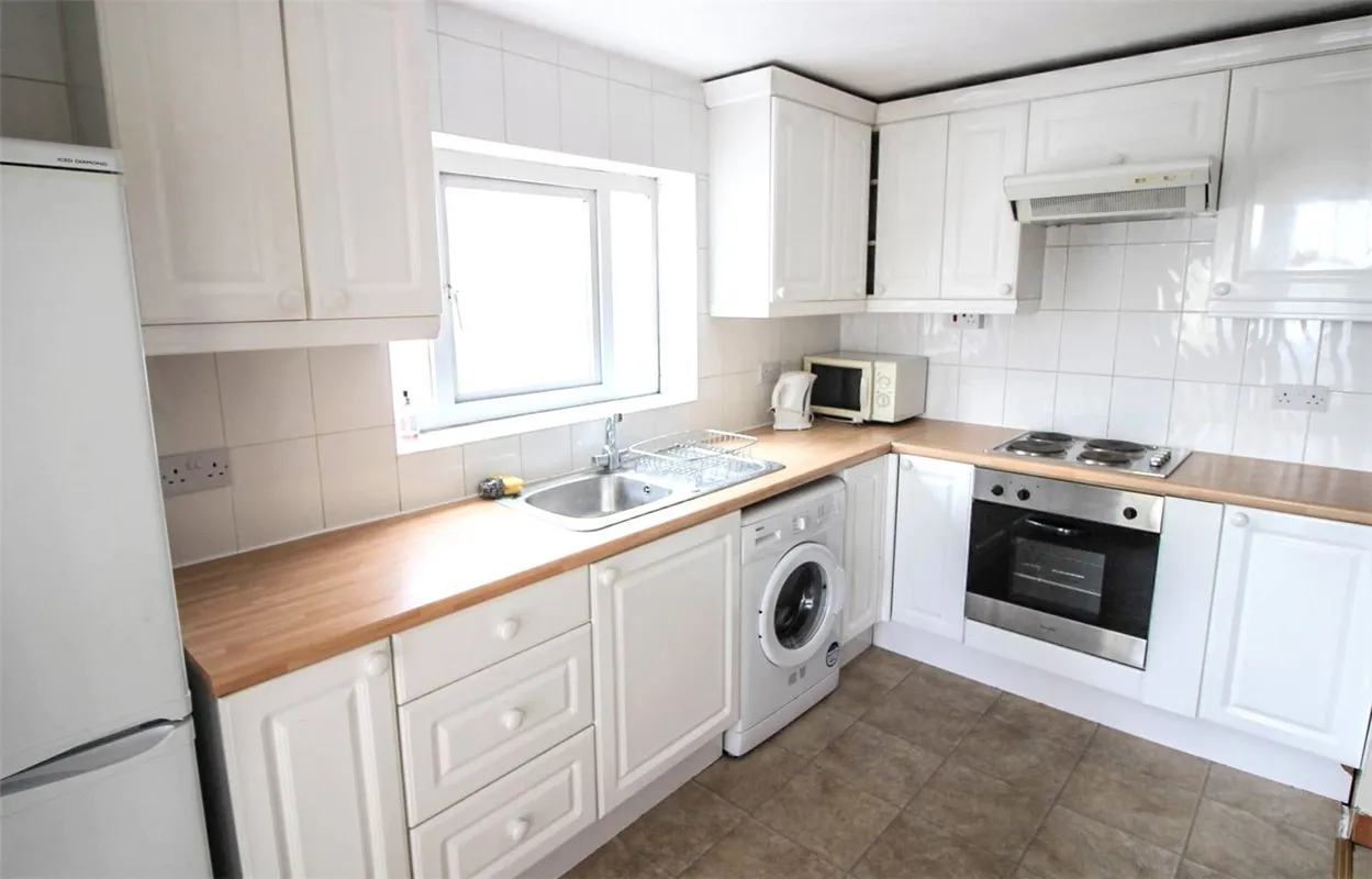 Flat Wallisdown Road in Bournemouth