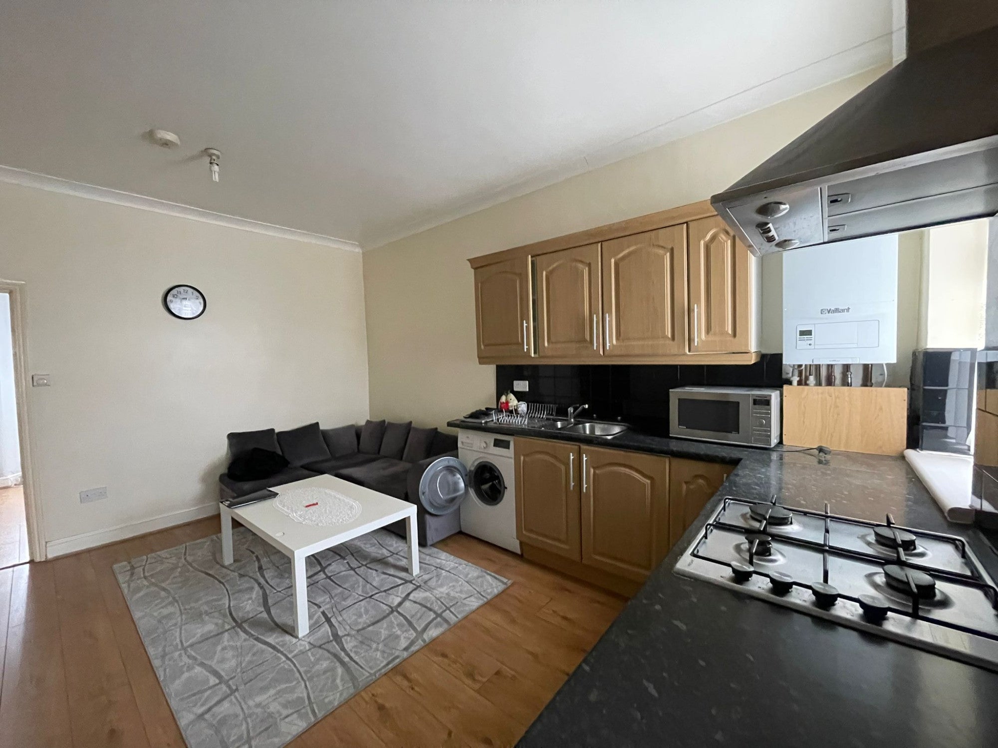 Flat Wellwood Road in Greater London