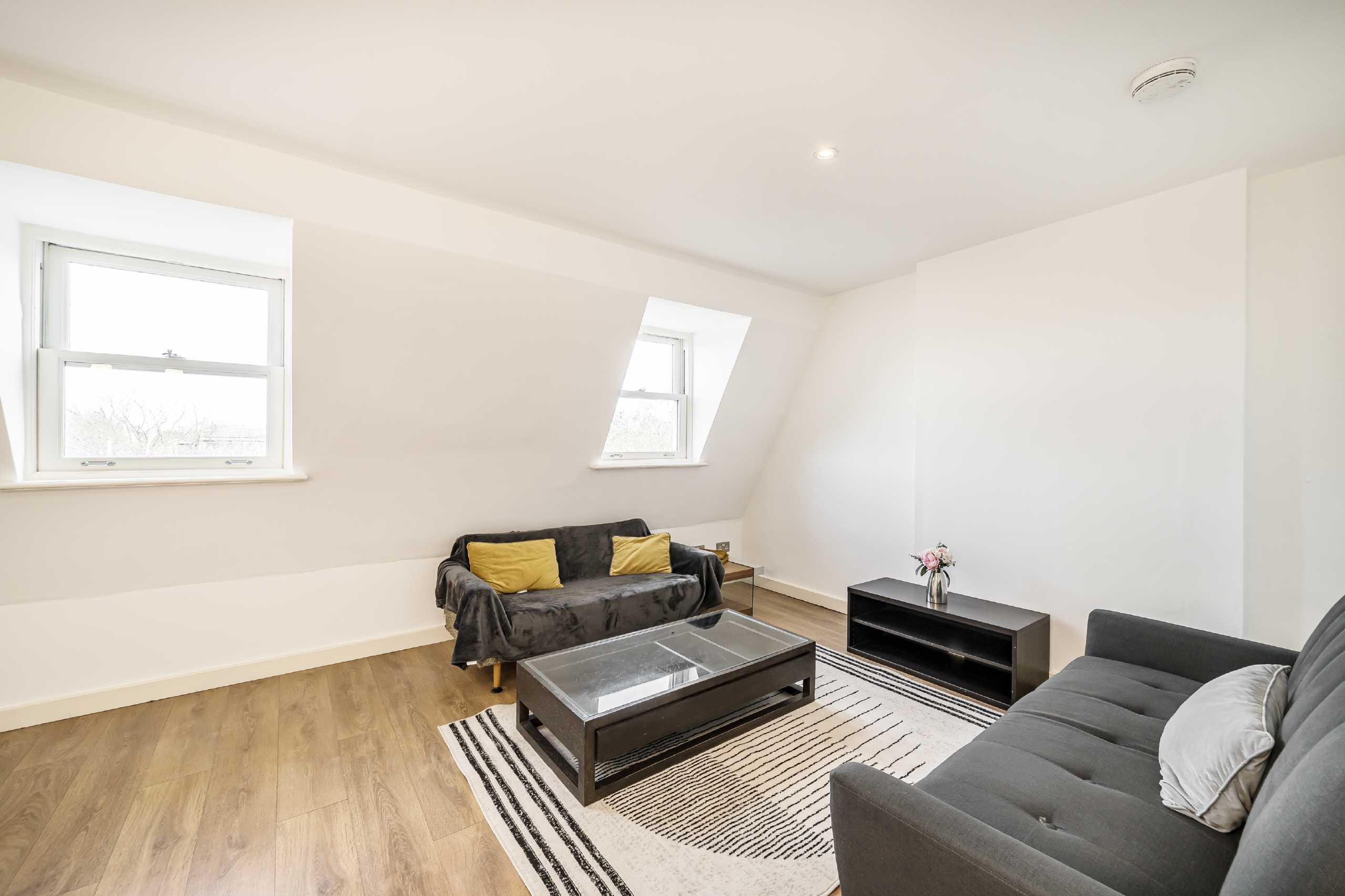 Flat Brixton Road in Greater London