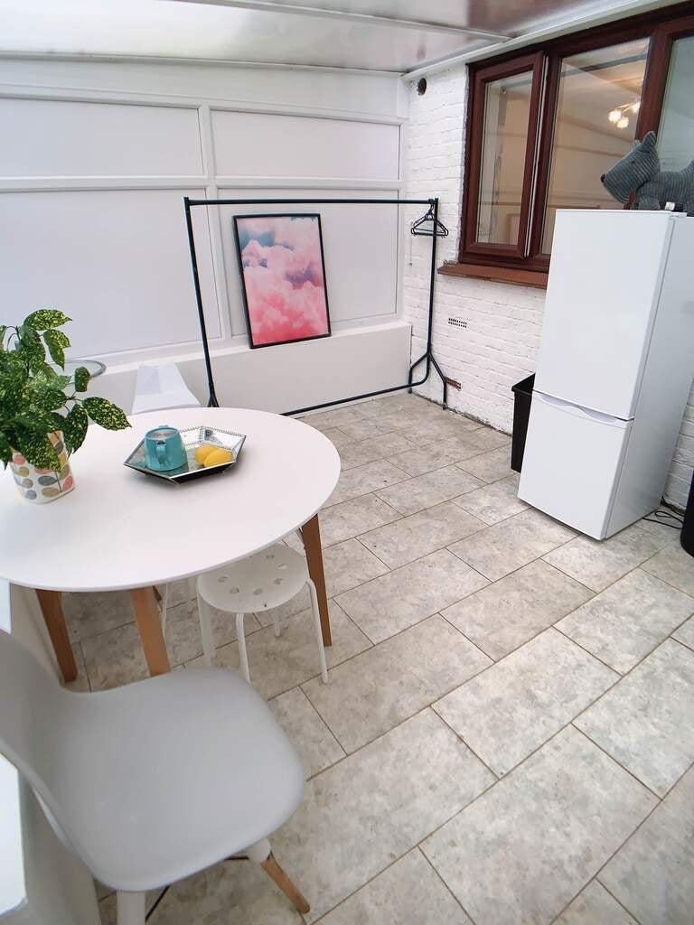 Room Ablett Street in Greater London