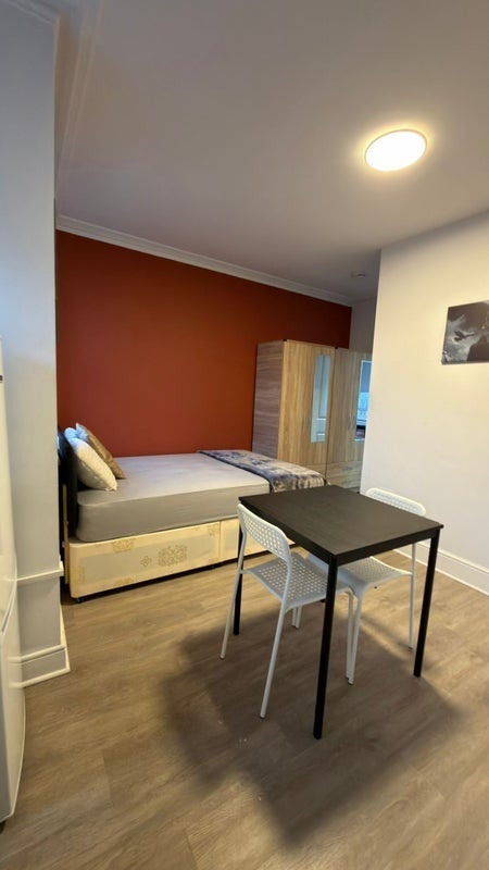 Flat Harlesden Road in Greater London