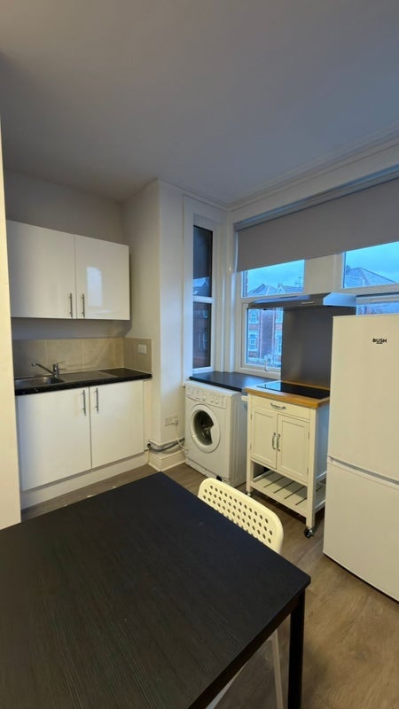 Flat Harlesden Road in Greater London