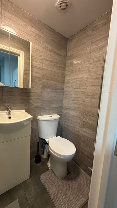 Flat Harlesden Road in Greater London