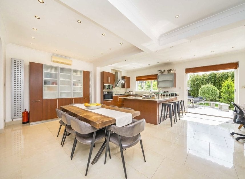House Orchard Avenue in Greater London