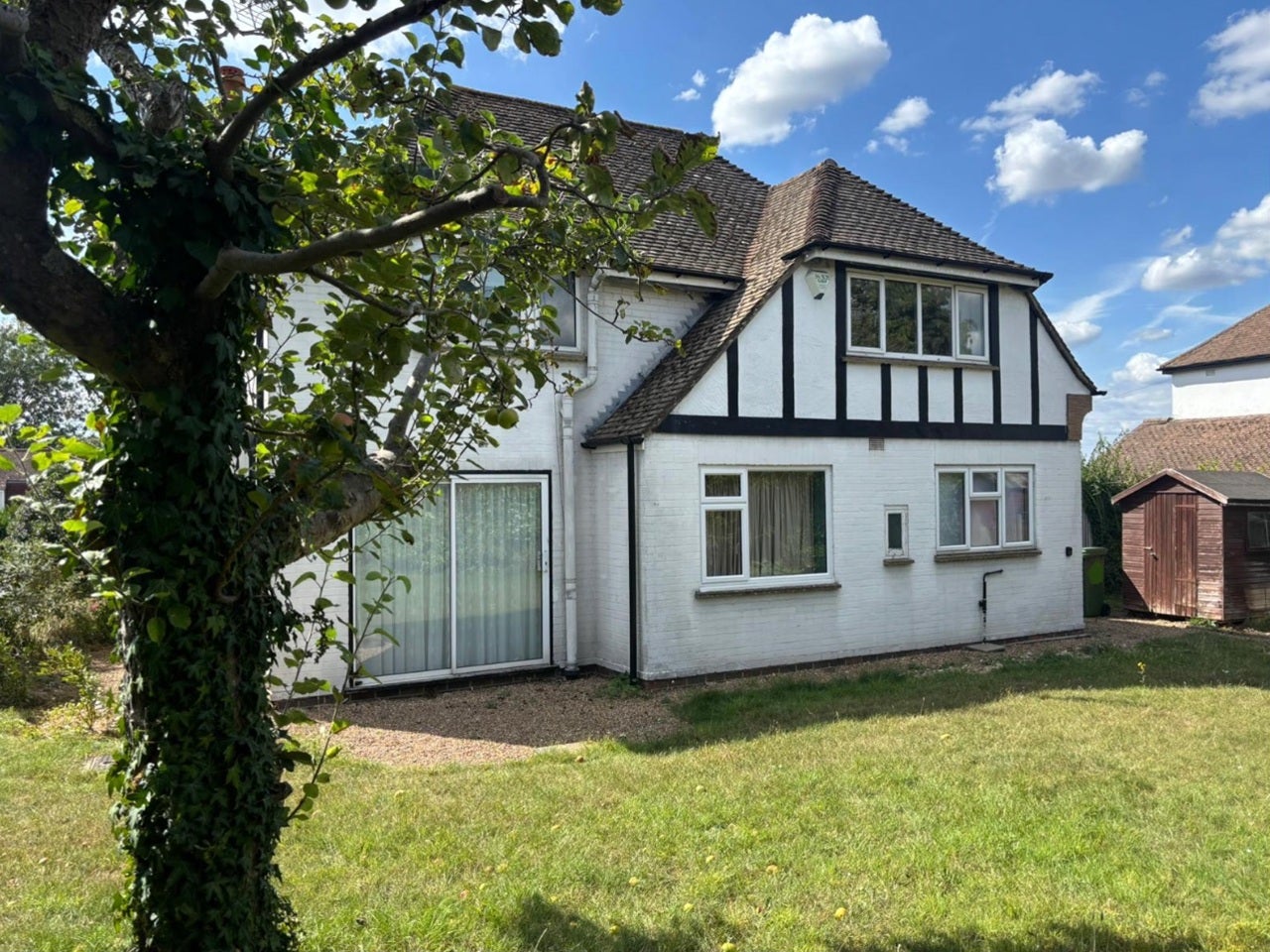 House Crabtree Lane in Mole Valley