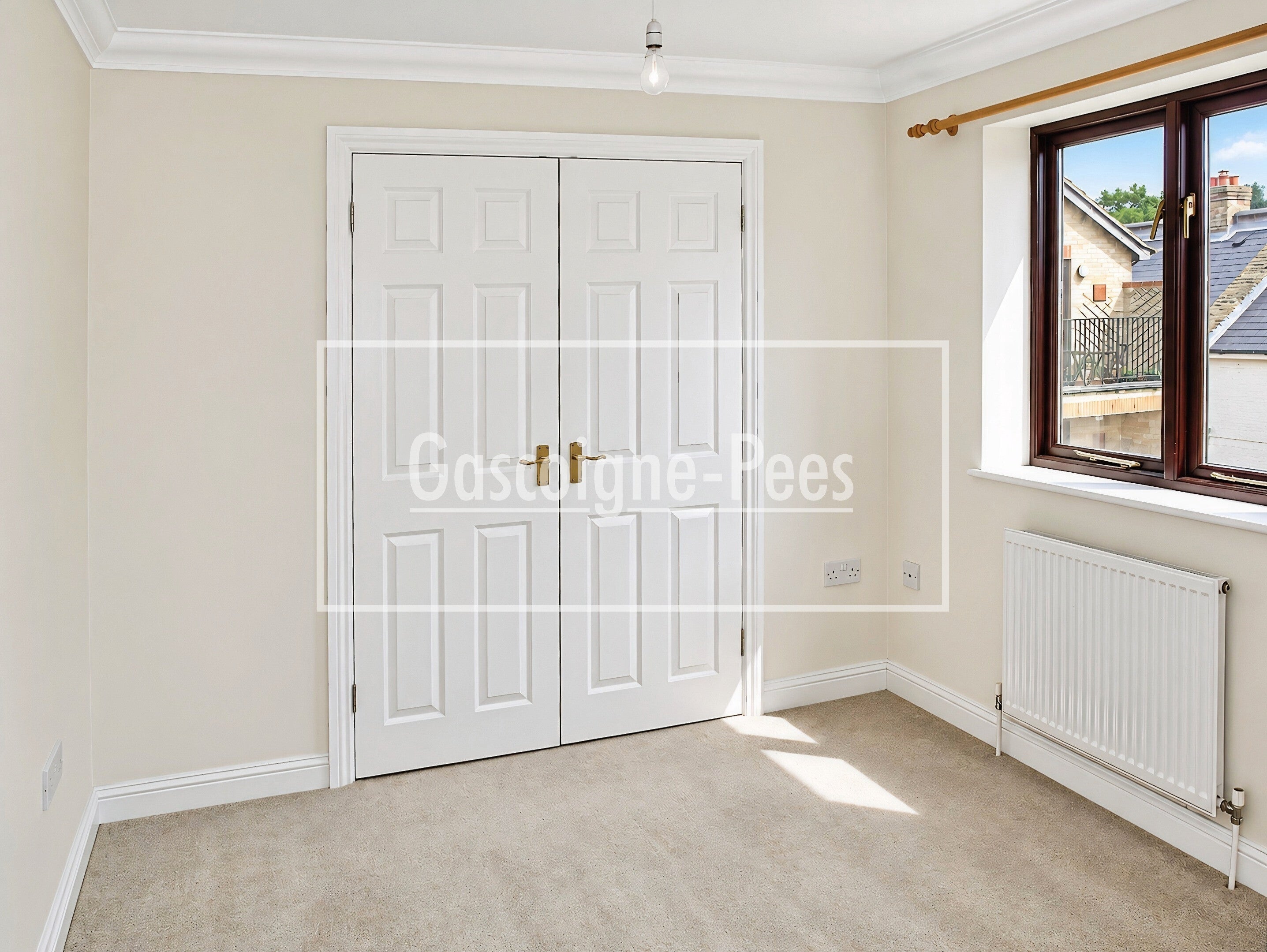 Flat Hardman Road in Greater London