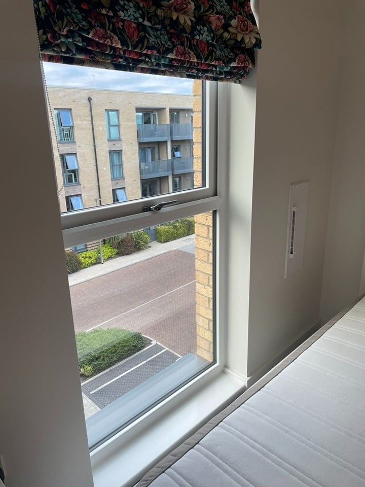 Room Merriam Close in Greater London
