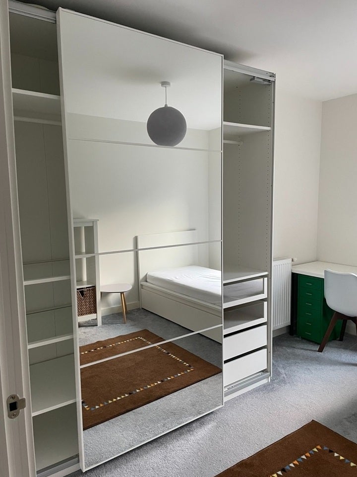 Room Merriam Close in Greater London