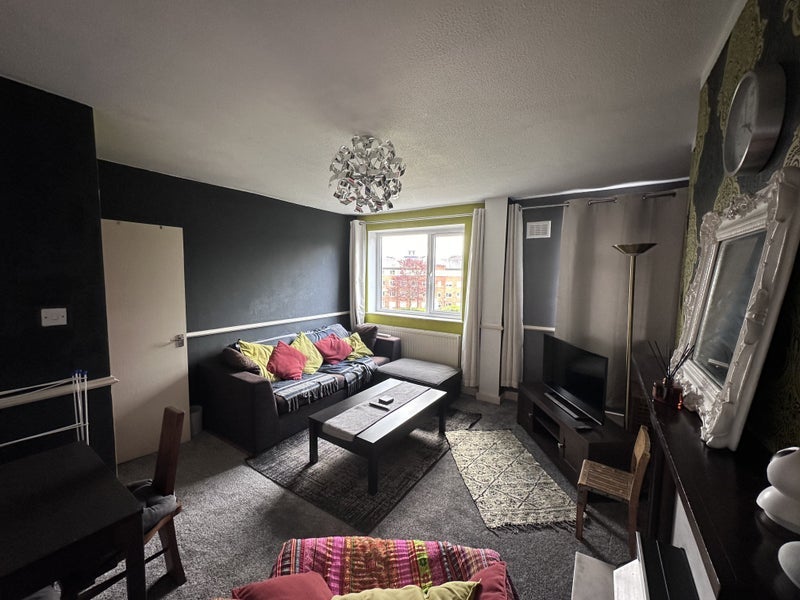 Room Eccles New Road in Salford