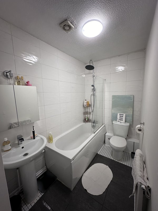 Room Eccles New Road in Salford