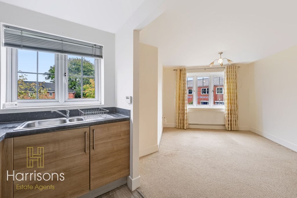 Flat Longcauseway in Farnworth