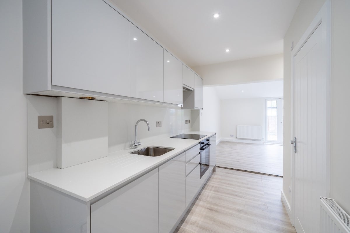 Flat Chestnut Road in Greater London