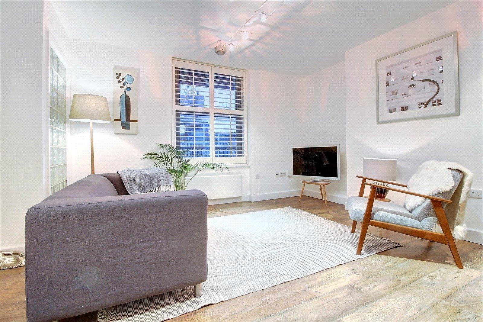 Flat Boleyn Road in Greater London
