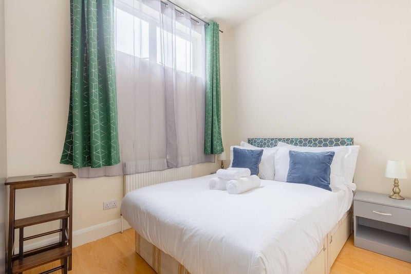 Flat Stroud Green Road in Greater London